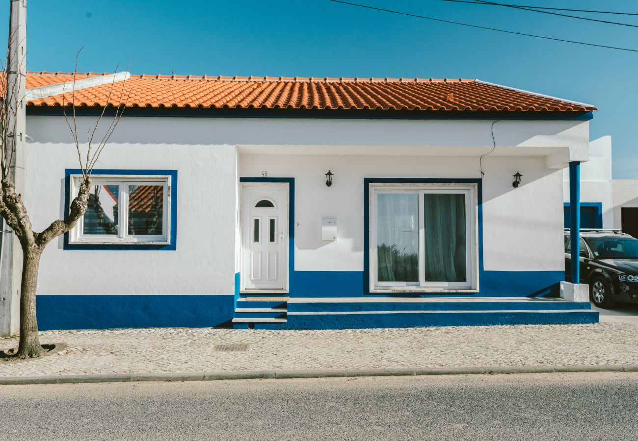 House in Atouguia da Baleia - Best Houses 51 - A Casinha Azul