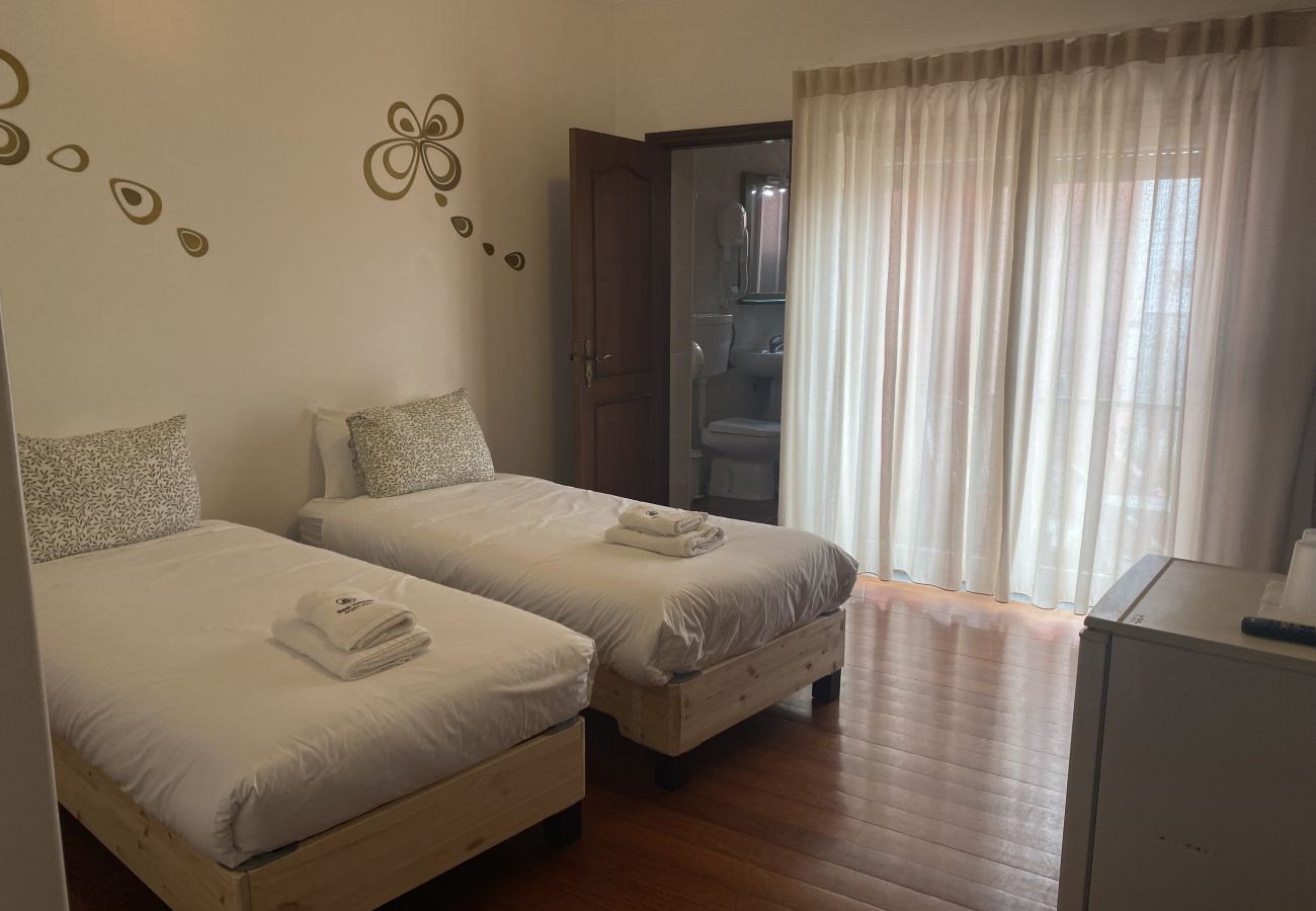 Rent by room in Peniche - Q07 - Best Houses Portugal Residence