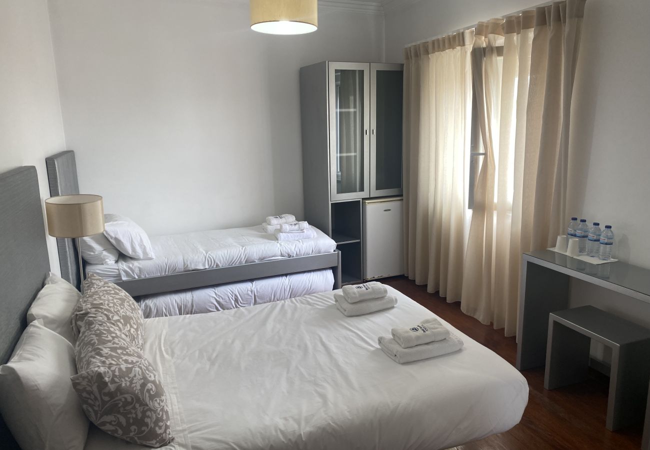 Rent by room in Peniche - Q10 - Best Houses Portugal Residence