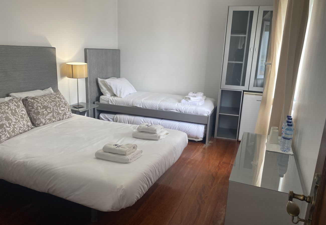 Rent by room in Peniche - Q10 - Best Houses Portugal Residence